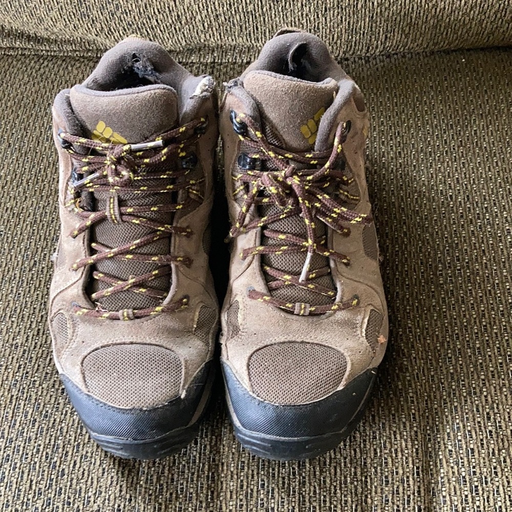 Columbia hiking shoes men’s size 9.5.